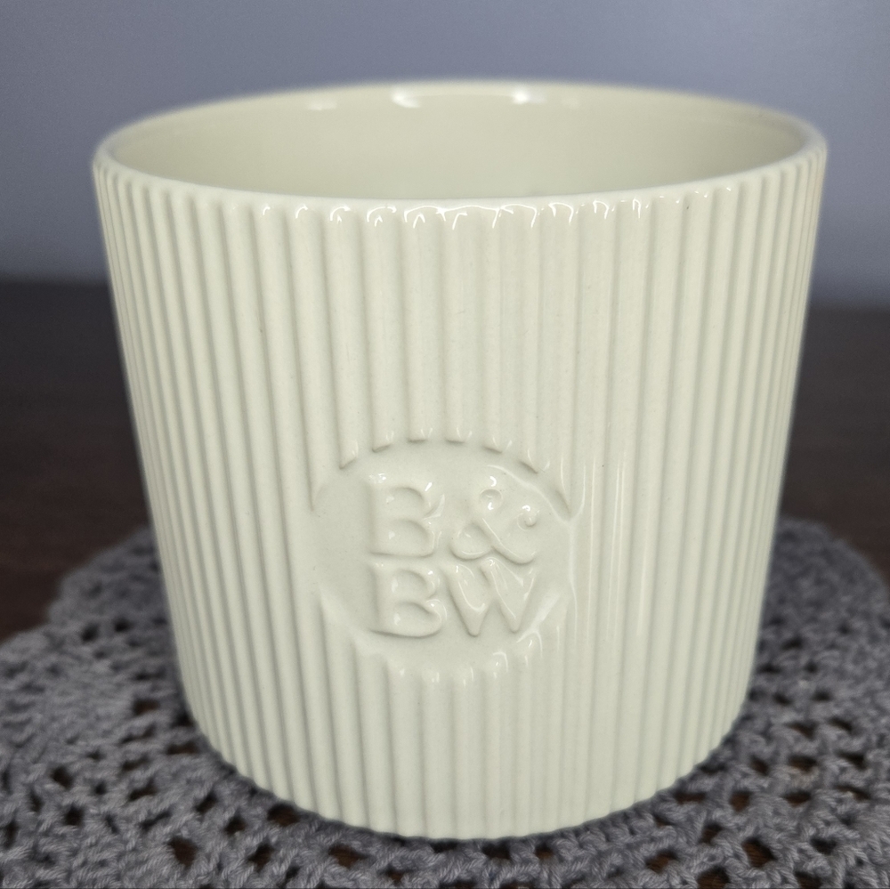 Bath & Body Works Vanilla Bean Candle - In Caramic Jar -  Cream. 3-wick 14.5oz